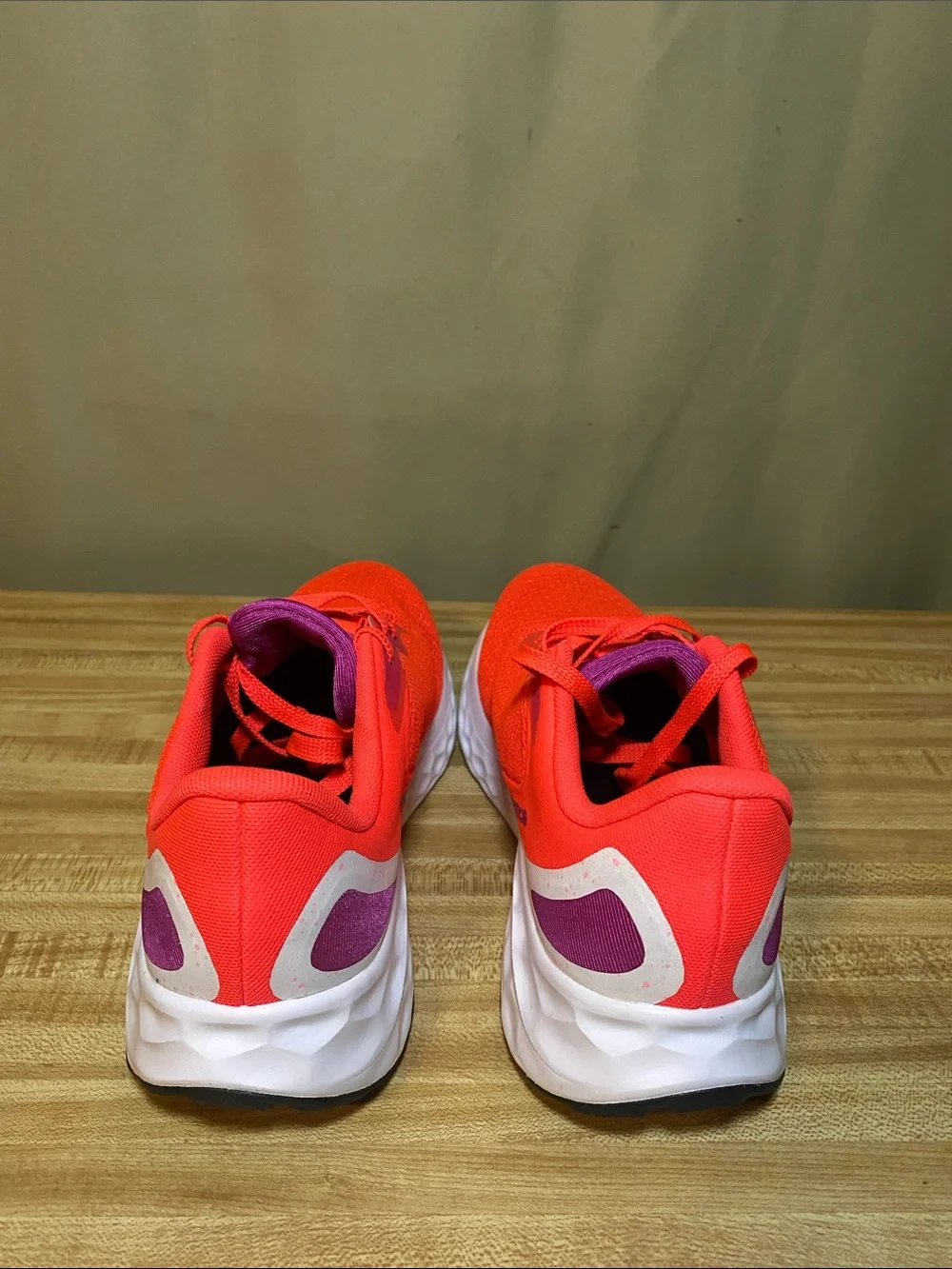 New Balance Fresh Foam Arishi v4 Running Shoes Electric Red Women’s size 8.5